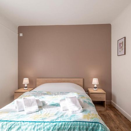 Ideally Located Furnished Townhouse With 3 Bedrooms Parking & Garden Annecy Buitenkant foto