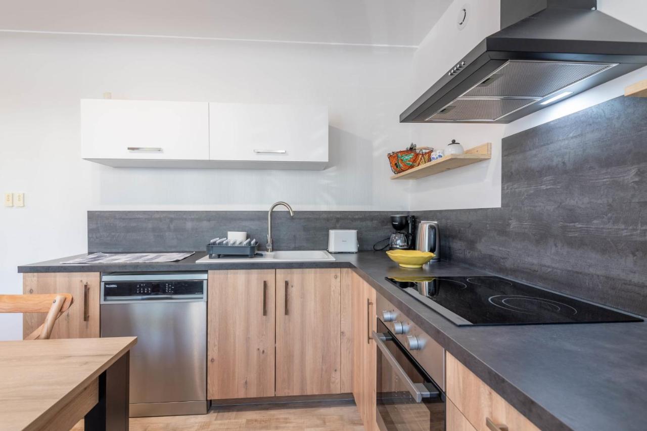 Ideally Located Furnished Townhouse With 3 Bedrooms Parking & Garden Annecy Buitenkant foto