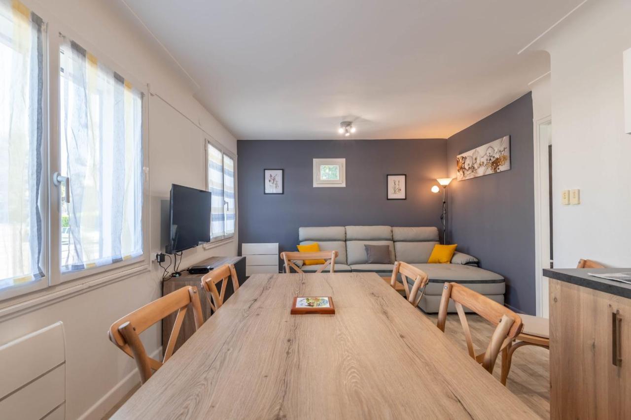 Ideally Located Furnished Townhouse With 3 Bedrooms Parking & Garden Annecy Buitenkant foto