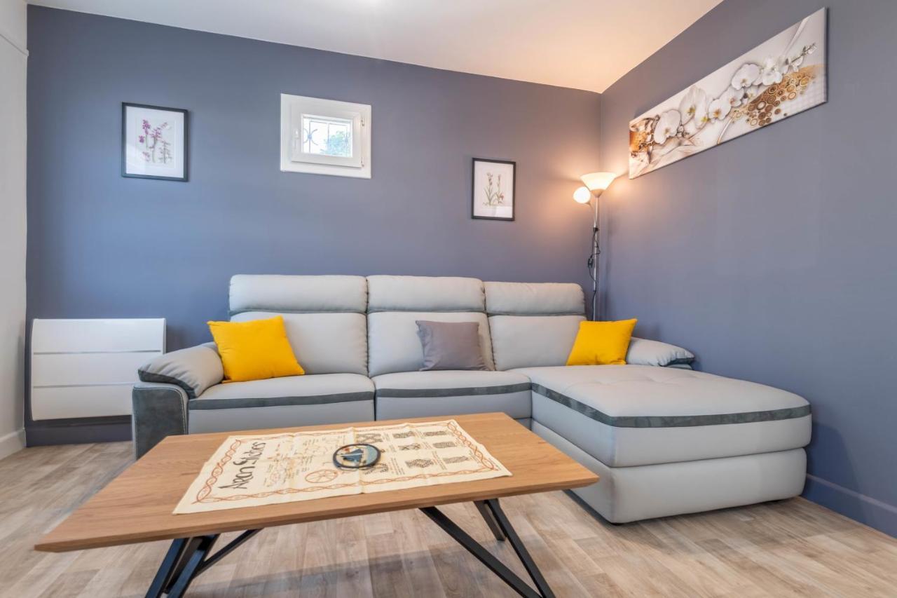Ideally Located Furnished Townhouse With 3 Bedrooms Parking & Garden Annecy Buitenkant foto