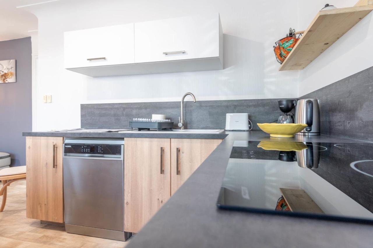 Ideally Located Furnished Townhouse With 3 Bedrooms Parking & Garden Annecy Buitenkant foto