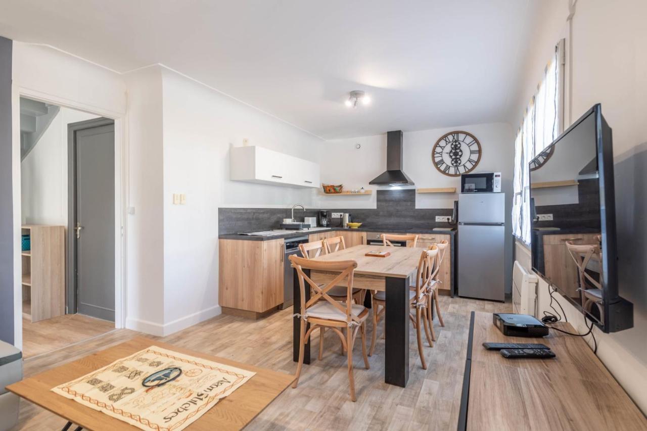 Ideally Located Furnished Townhouse With 3 Bedrooms Parking & Garden Annecy Buitenkant foto