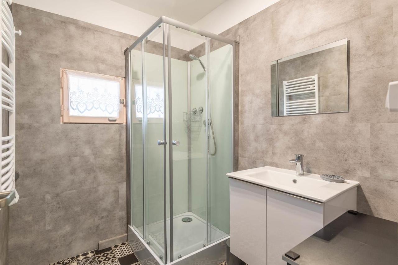 Ideally Located Furnished Townhouse With 3 Bedrooms Parking & Garden Annecy Buitenkant foto