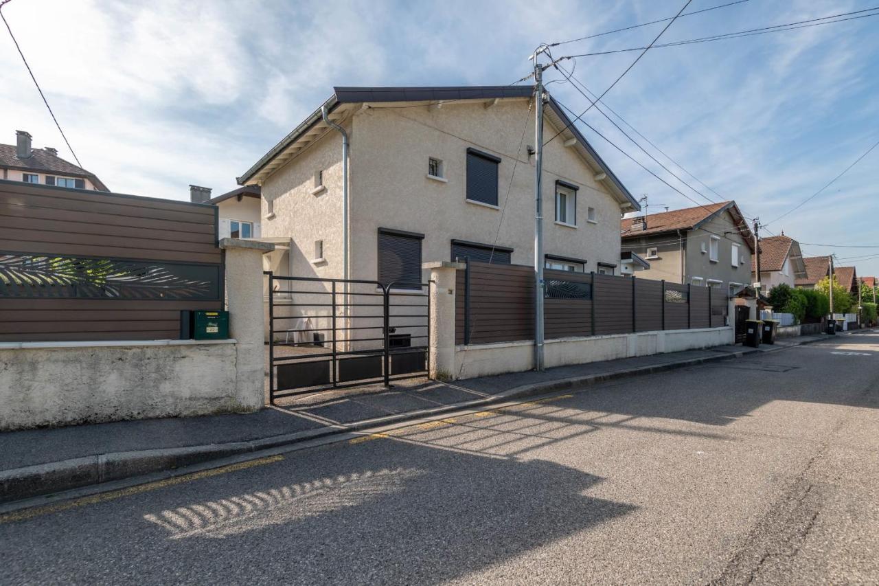 Ideally Located Furnished Townhouse With 3 Bedrooms Parking & Garden Annecy Buitenkant foto