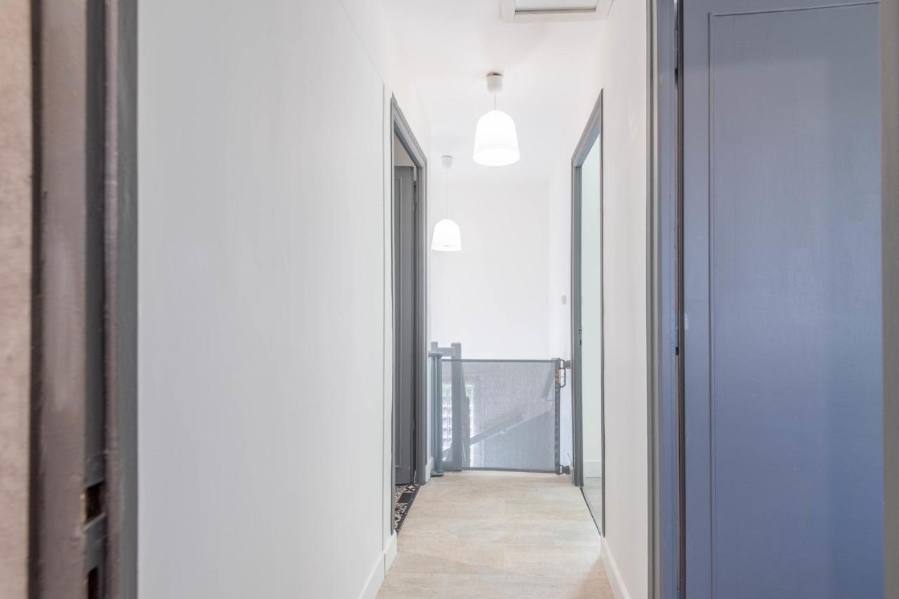 Ideally Located Furnished Townhouse With 3 Bedrooms Parking & Garden Annecy Buitenkant foto