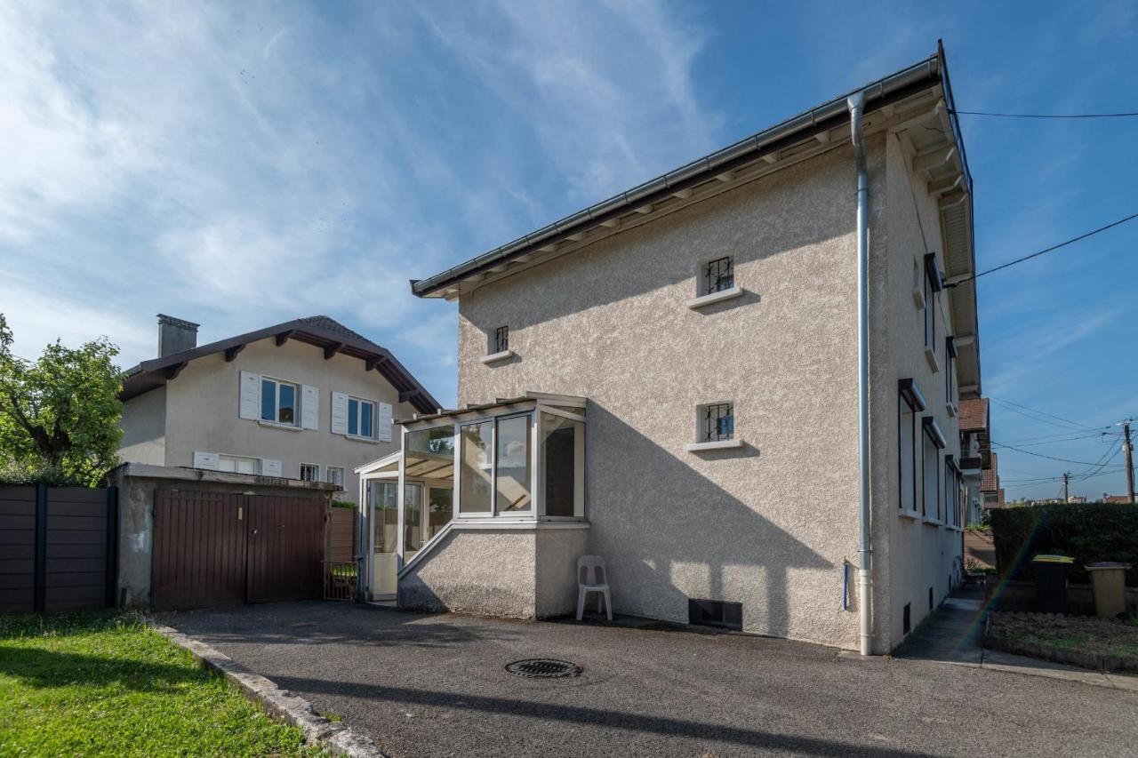 Ideally Located Furnished Townhouse With 3 Bedrooms Parking & Garden Annecy Buitenkant foto